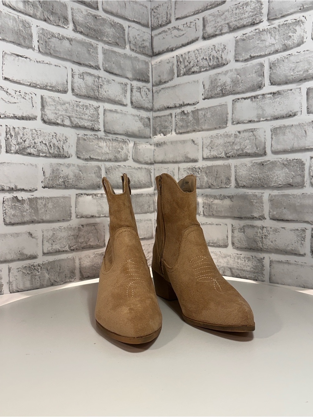 Olivia & Kate Lauren Western Ankle Boots Tan Faux Suede Size 9 NWOB